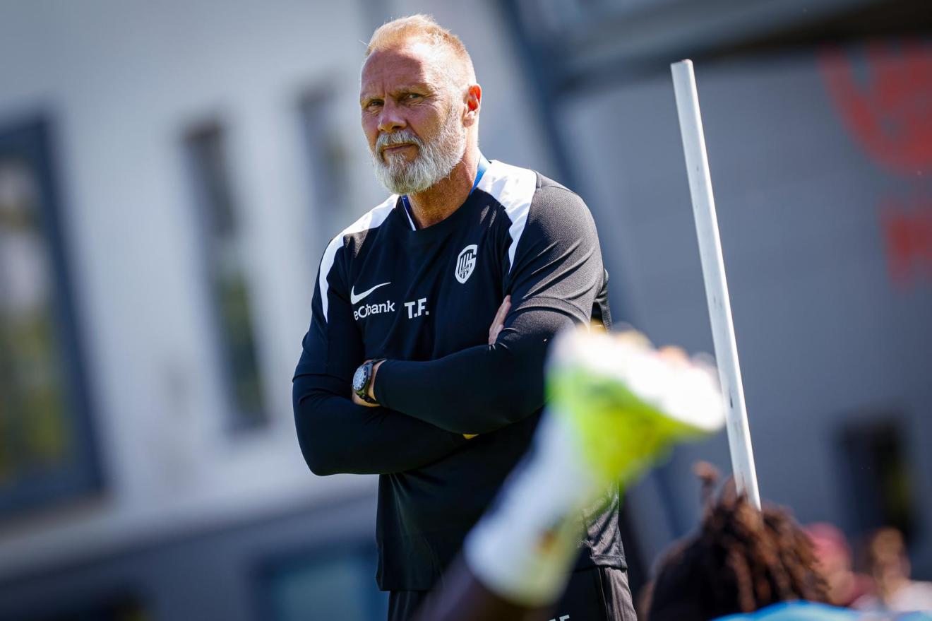 KRC-Genk Cheftrainer Thorsten Fink während einer Trainingseinheit in Belgien