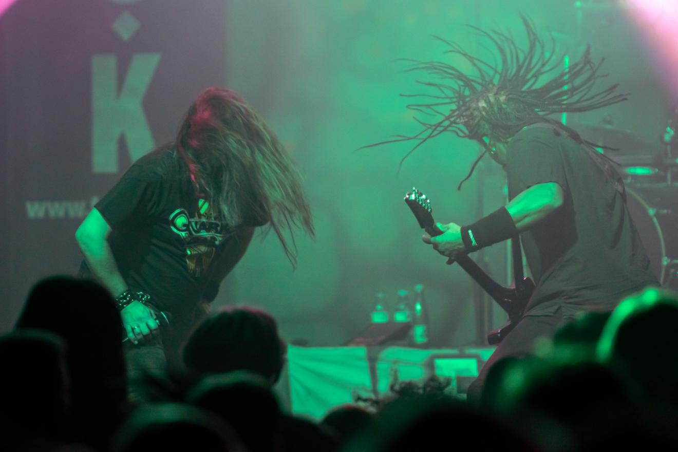 Daniel und Bandkollege Timmi beim Schleudern.