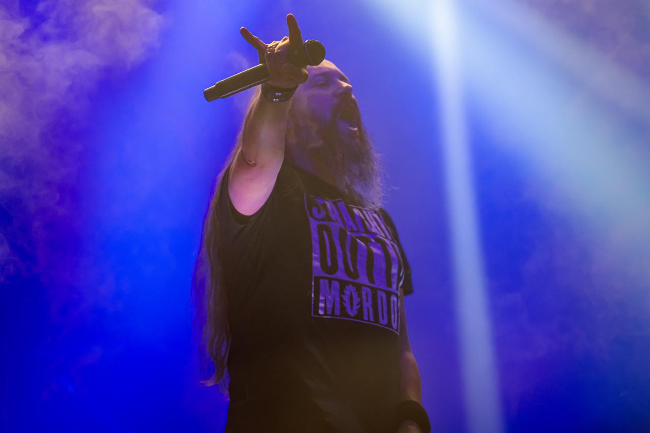 Daniel zeigt die Pommesgabel.