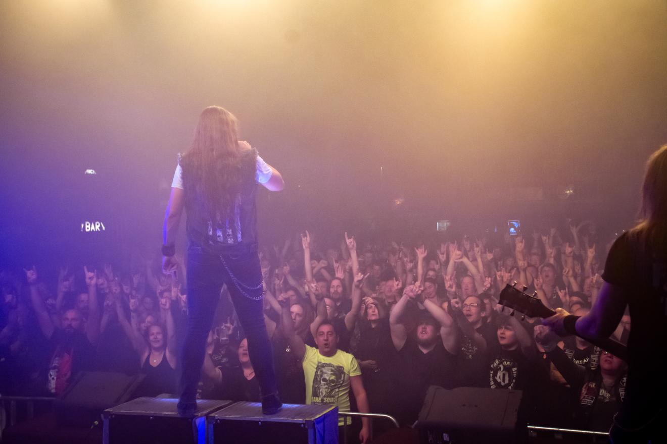 Daniel gibt der Zuschauermenge zum Abschluss eine kleine Zugabe.