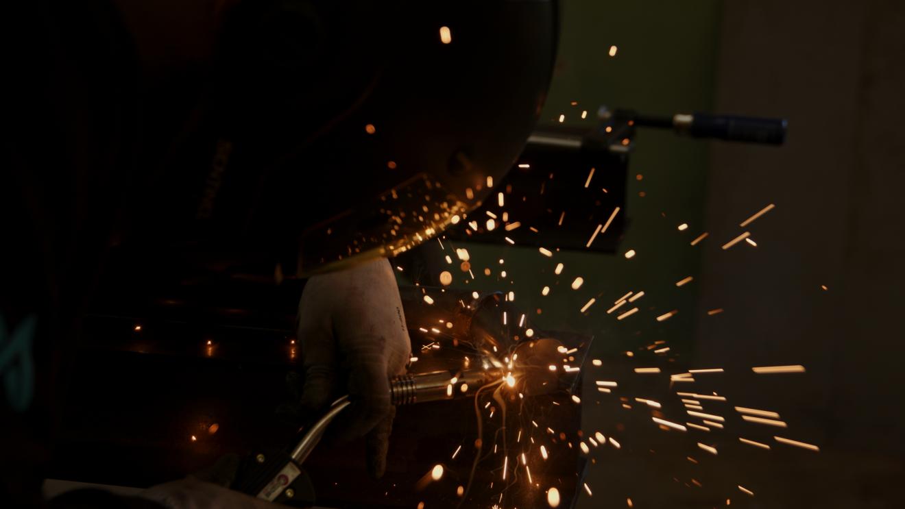 Metallbauer Alex beim Schweißen