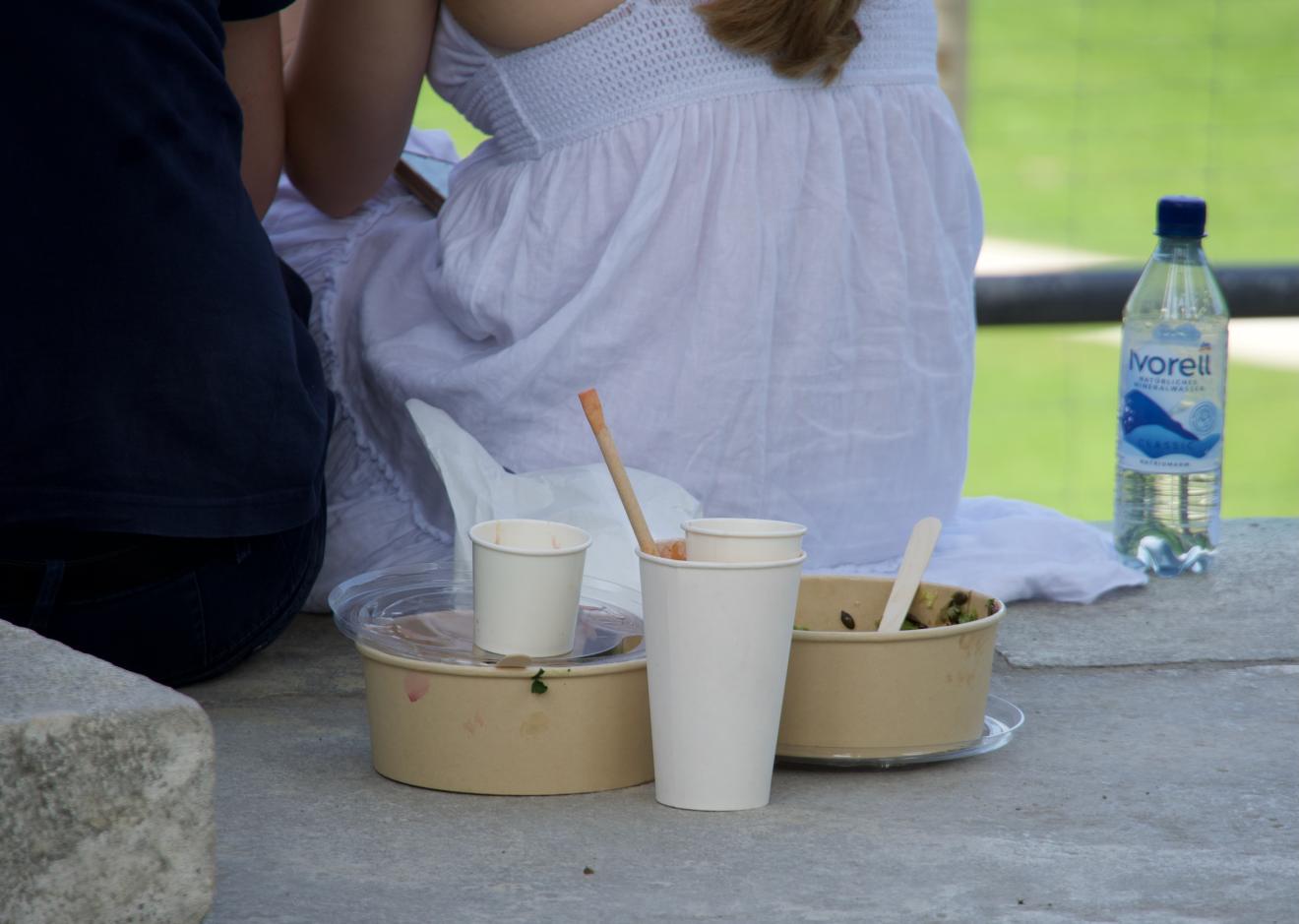 Müll vom To-Go-Mittagessen