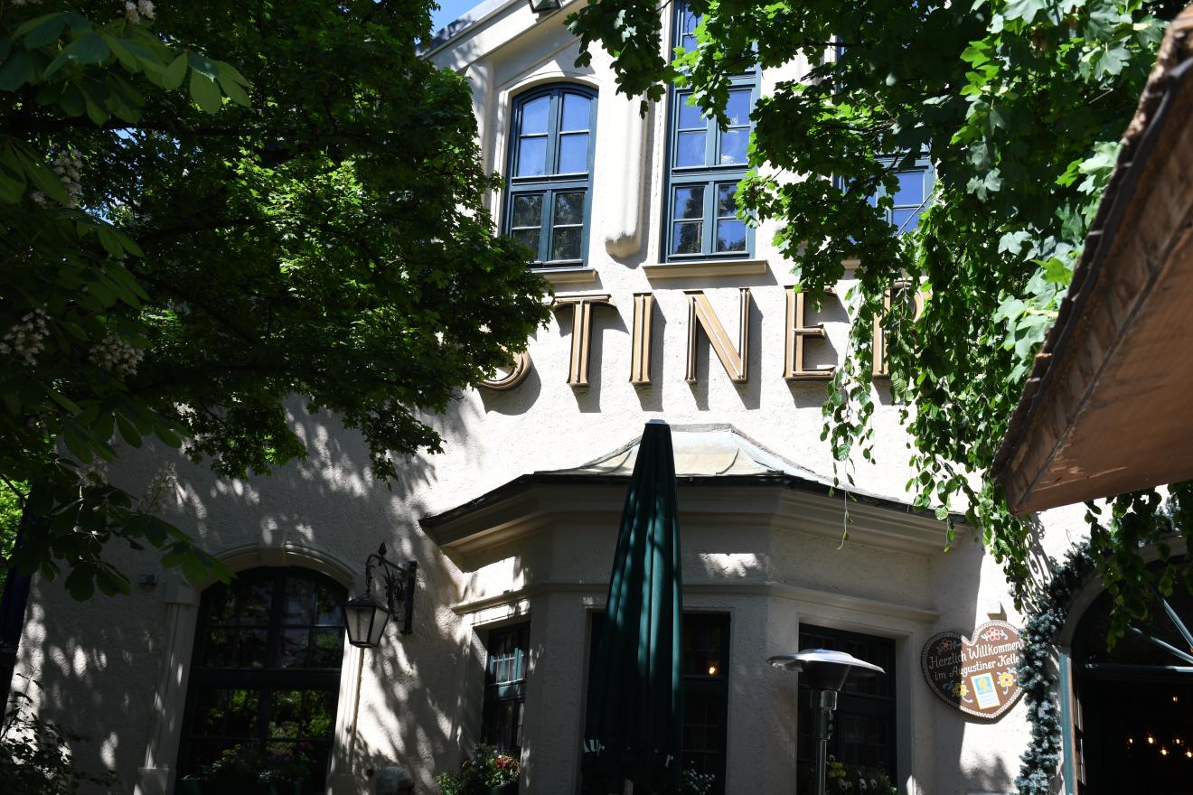 Ein Blick auf den Augustiner-Keller von Außen