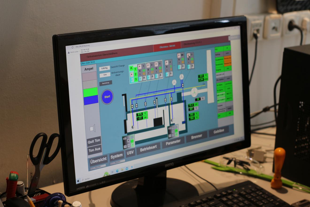 Bildschirm zur Bedienung des Ofens im Tierkrematorium in Oberschleißheim