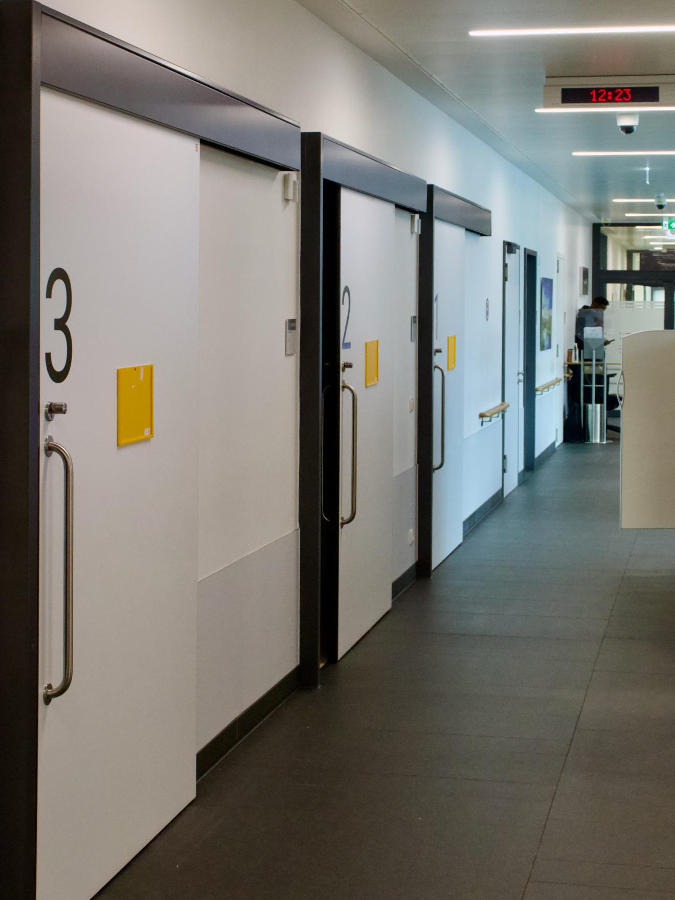 Der Gang der Notaufnahme mit 3 Behandlungsräumen