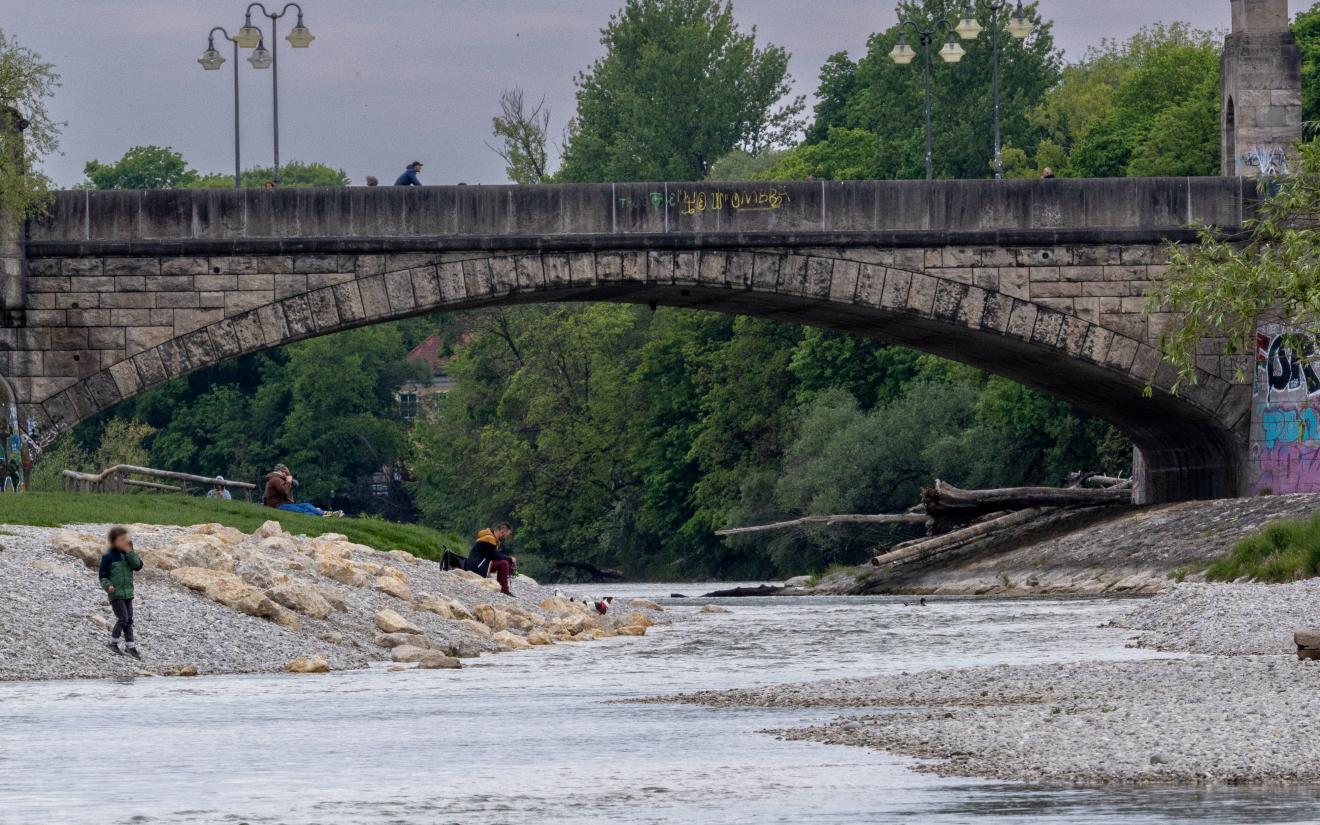 Niedrigwasser_Isar_2-Bearbeitet.jpg