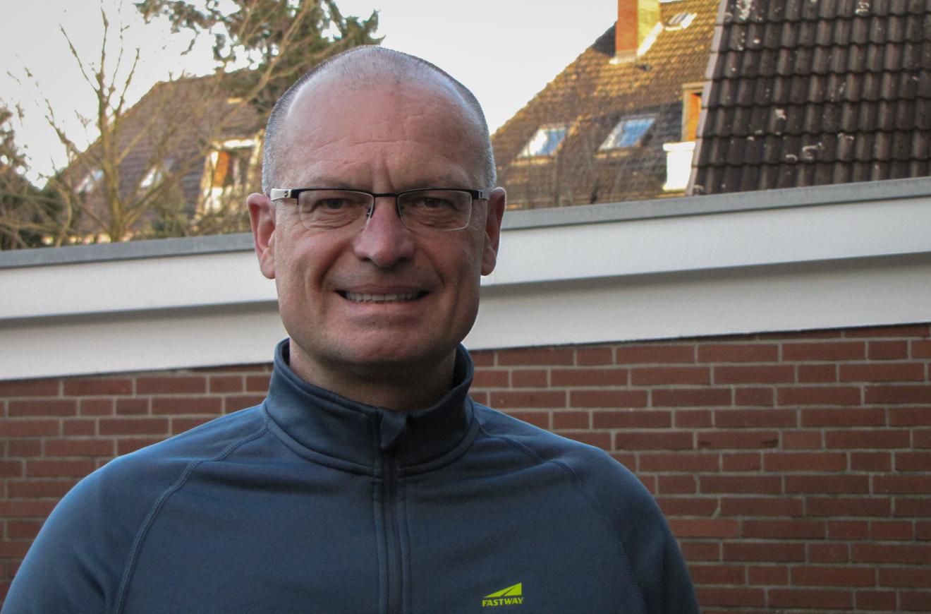 Porträtfoto Mario Schuster (Mann mit Brille)