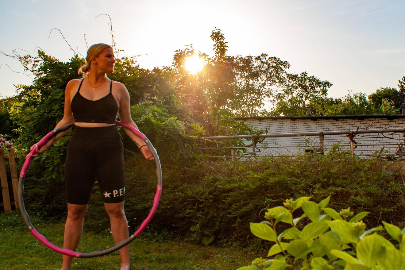  Ein großer Vorteil des Hula-Hoop ist das ortsunabhänige trainieren. Credit: Kloos