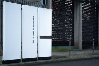 Ehrendenkmal der Bundeswehr gedenkt an verstorbene Angehörige.